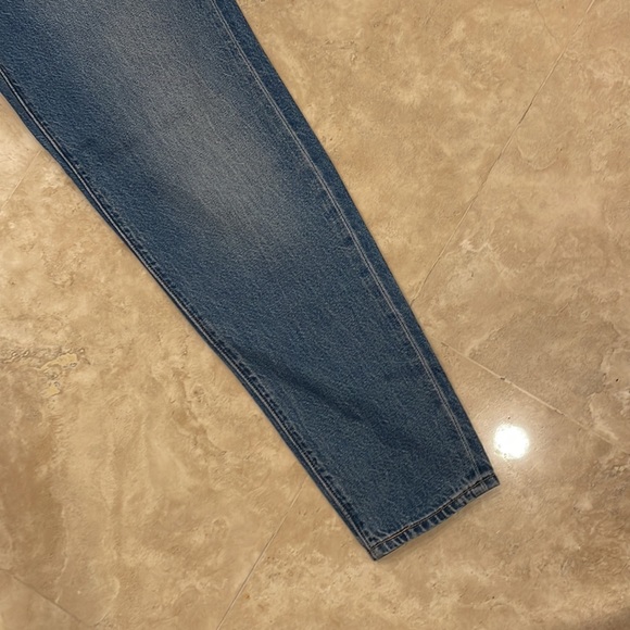 NWT Levi's Super High Rise  Loose Taper Jean in size 25 - Picture 3 of 10